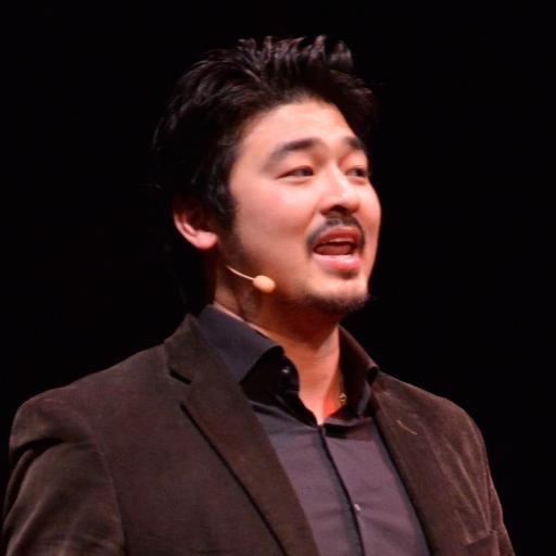 Photo de Yu-kai Chou en train de donner une conférence.